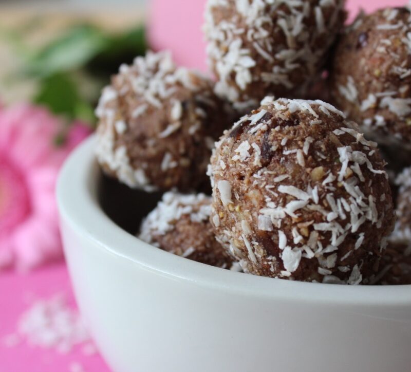 healthy coconut protein balls